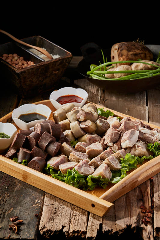 蒙餐血肠白肠肚包肉拼盘图片