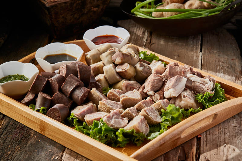 蒙餐血肠白肠肚包肉拼盘图片