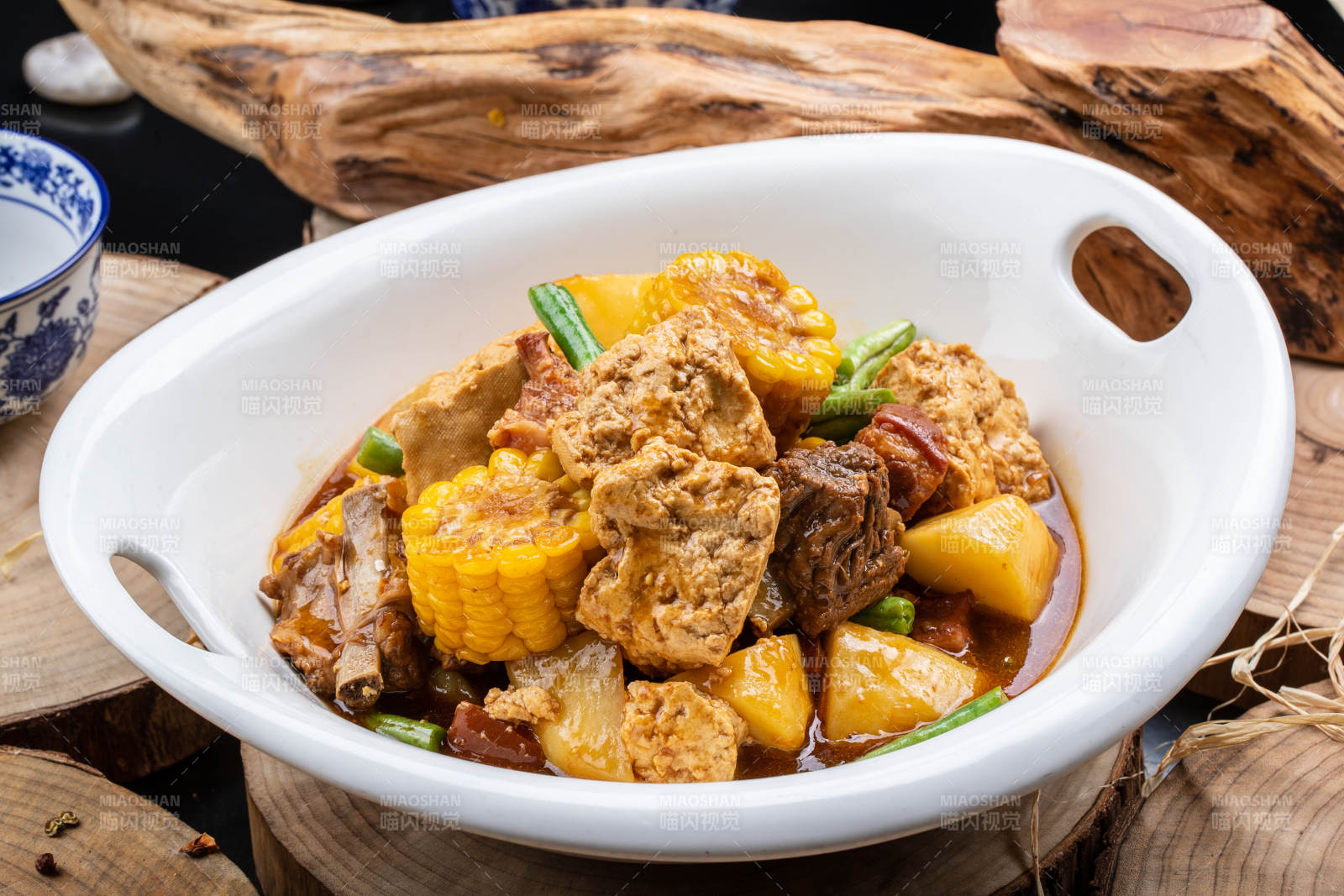 农家乱炖豆角豆腐土豆排骨图片