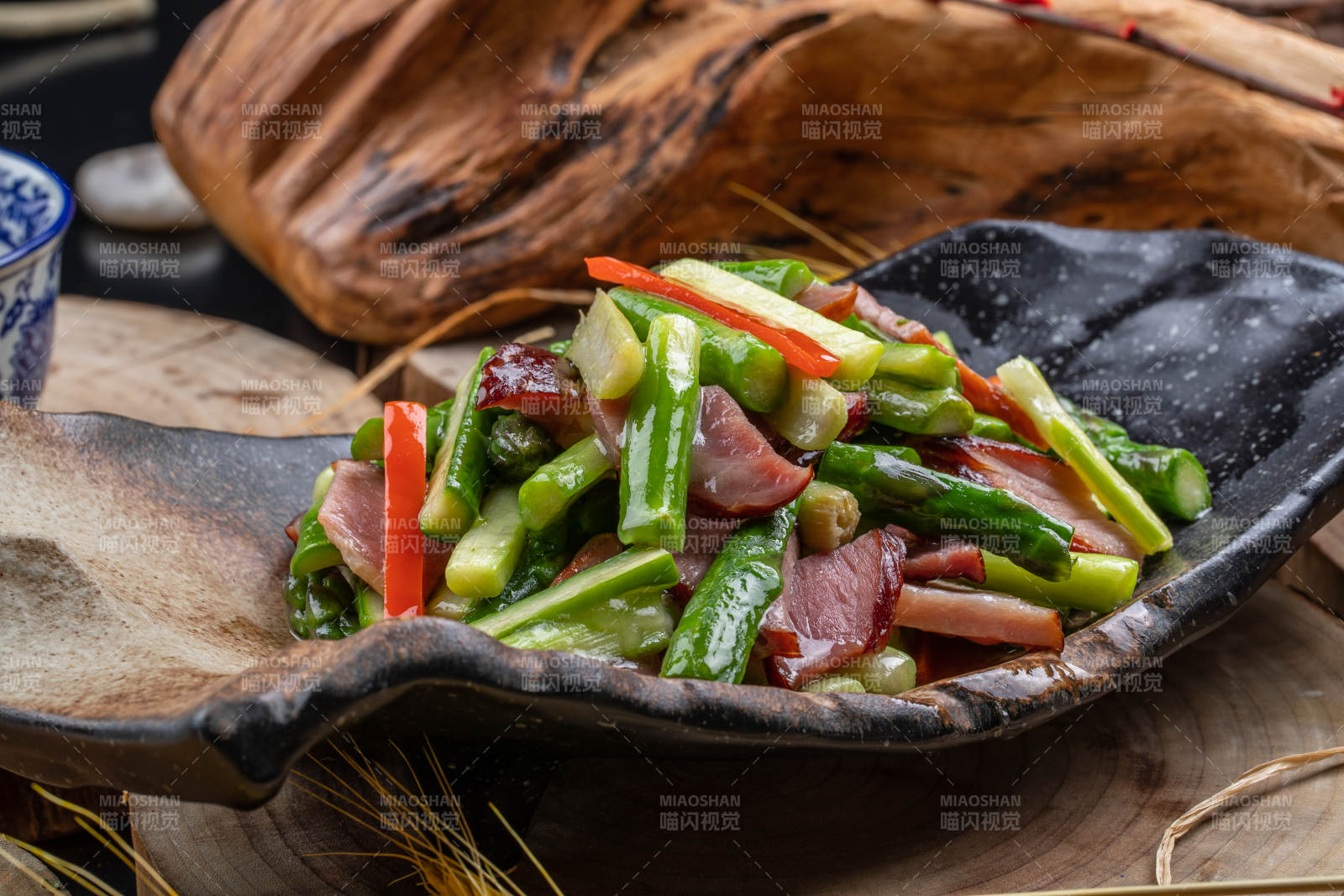 芦笋炒腊肉图片