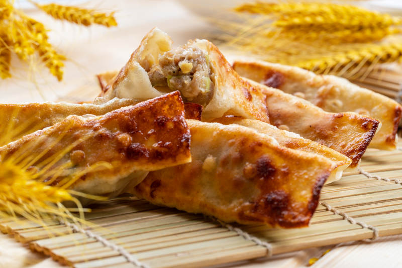 猪肉馅料的美味锅贴饺子图片