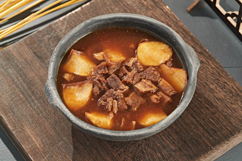 砂锅土豆炖牛肉图片