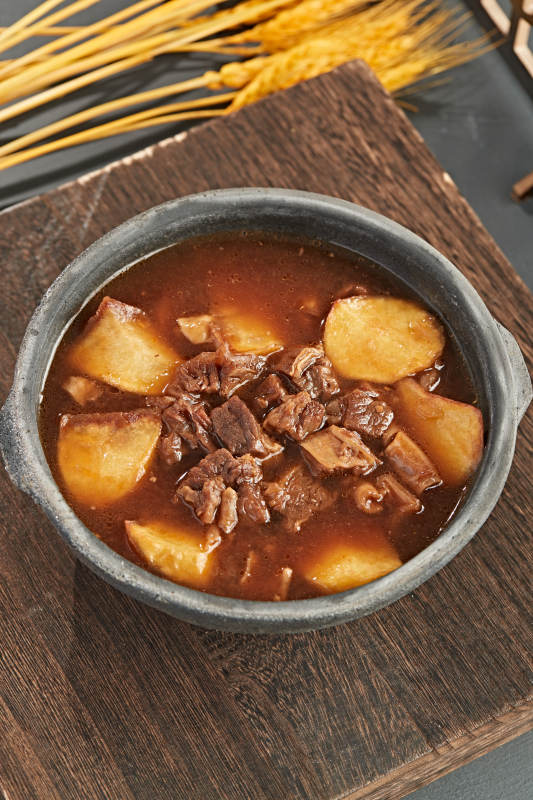 砂锅土豆炖牛肉图片