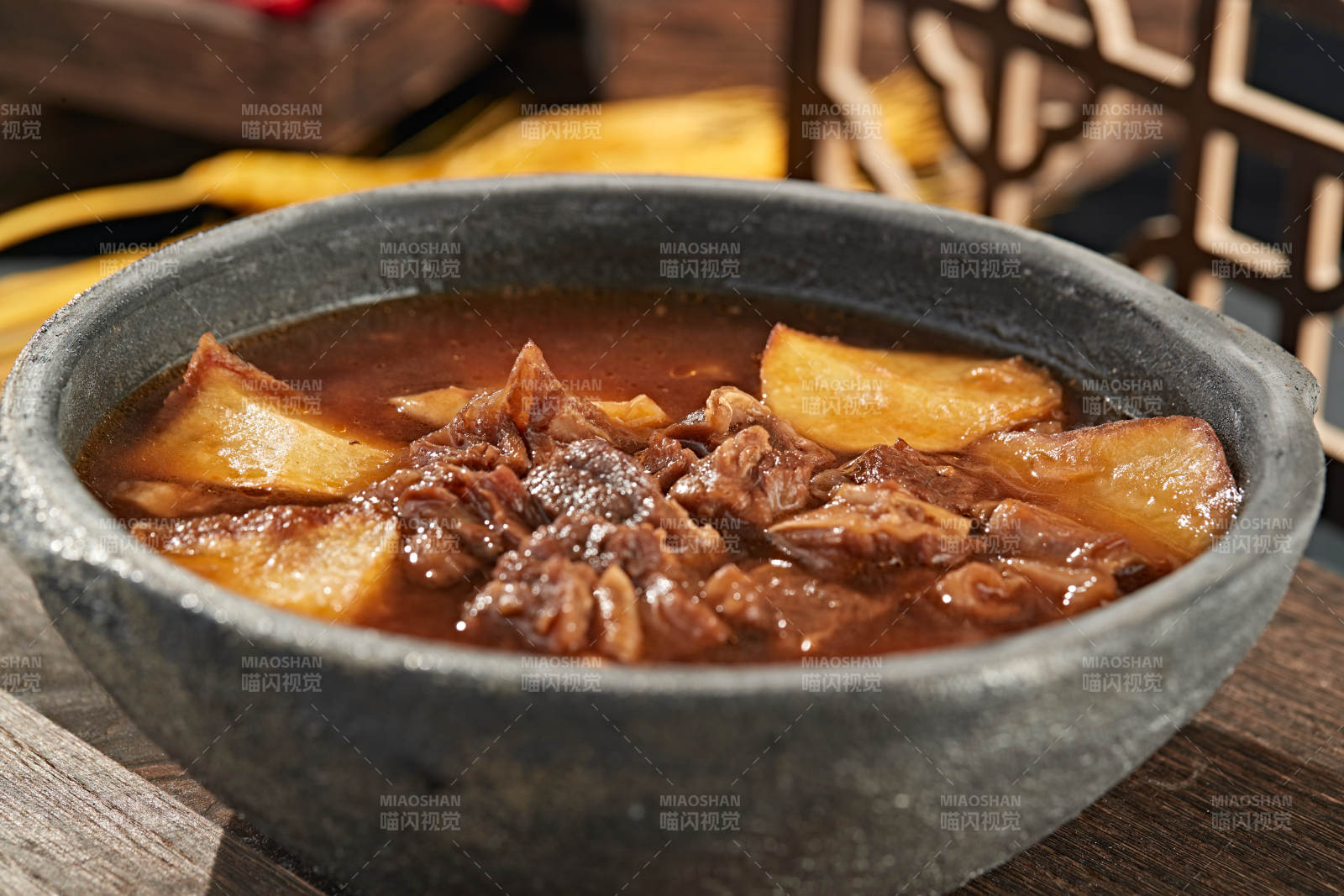 砂锅土豆炖牛肉图片