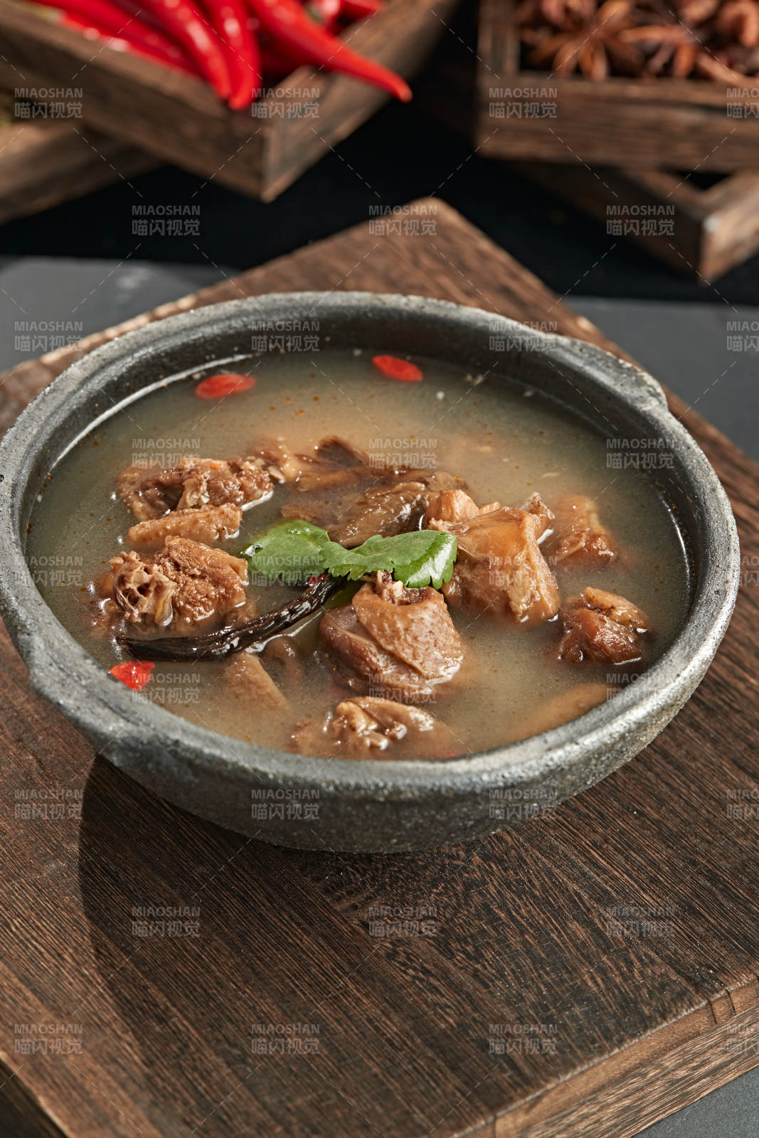 砂锅鸡块炖榛蘑图片