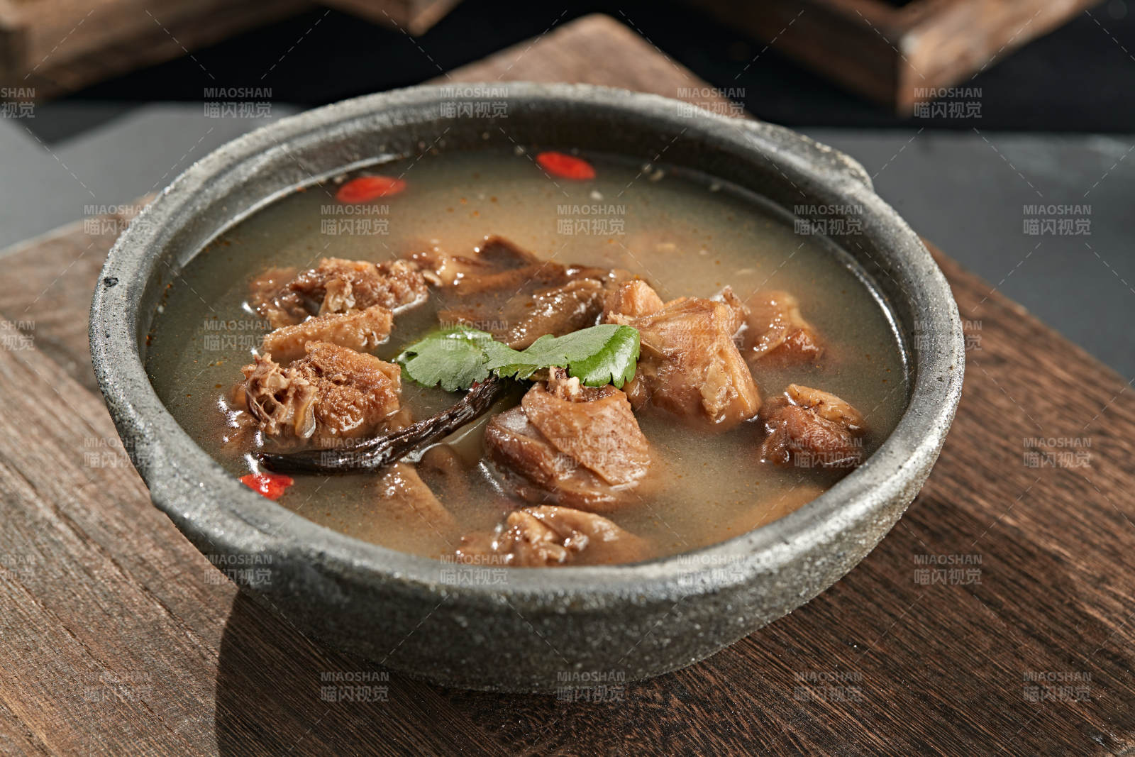 砂锅鸡块炖榛蘑图片