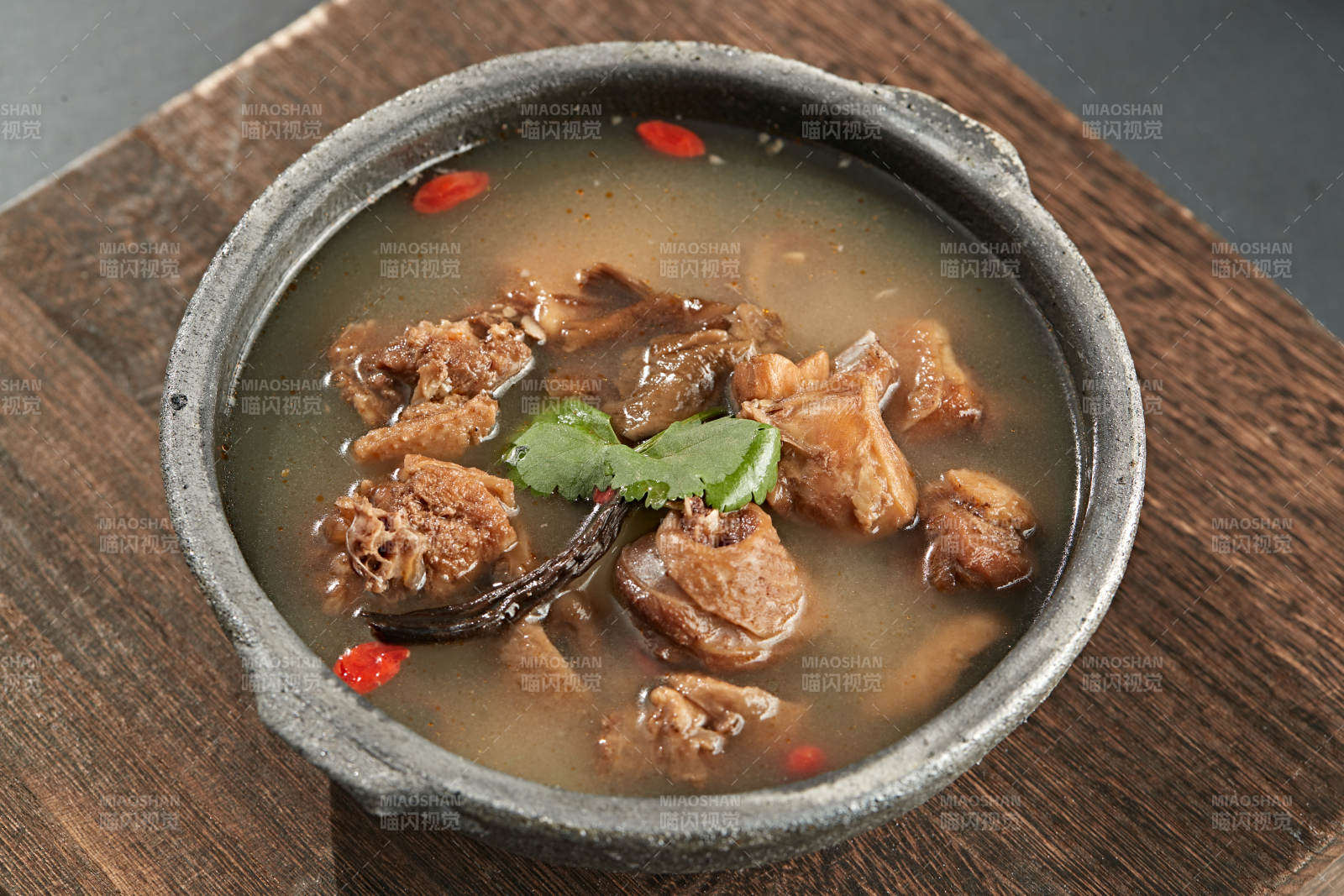 砂锅鸡块炖榛蘑图片