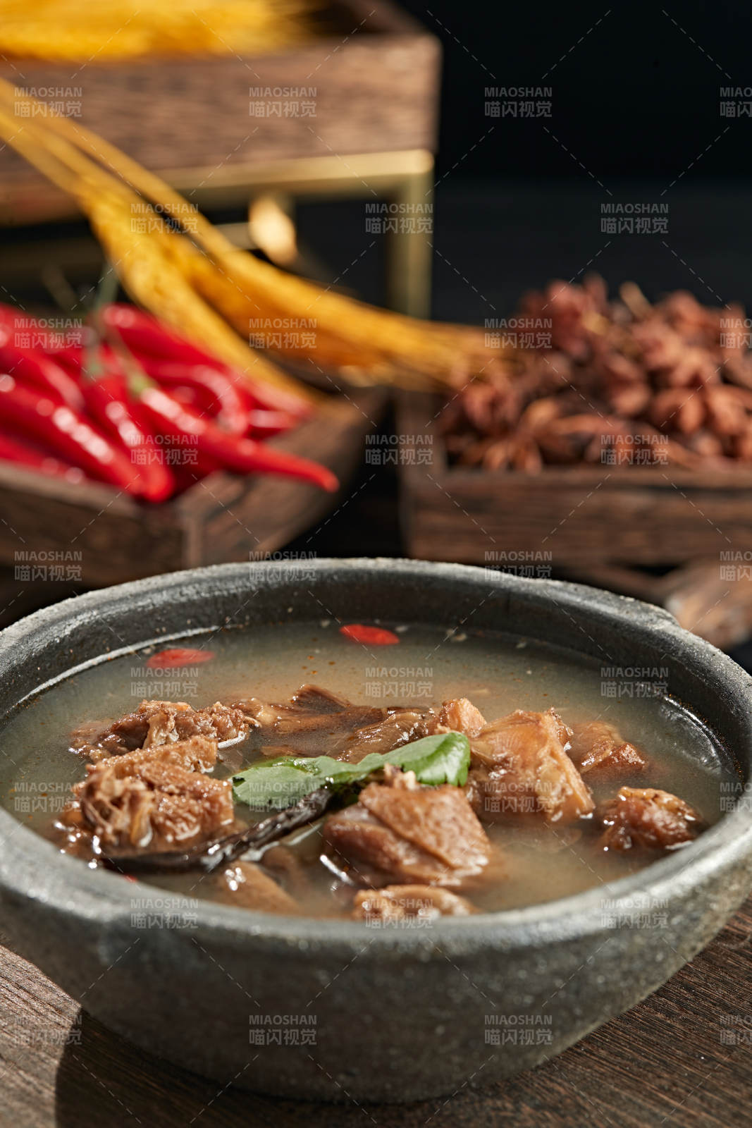 砂锅鸡块炖榛蘑图片