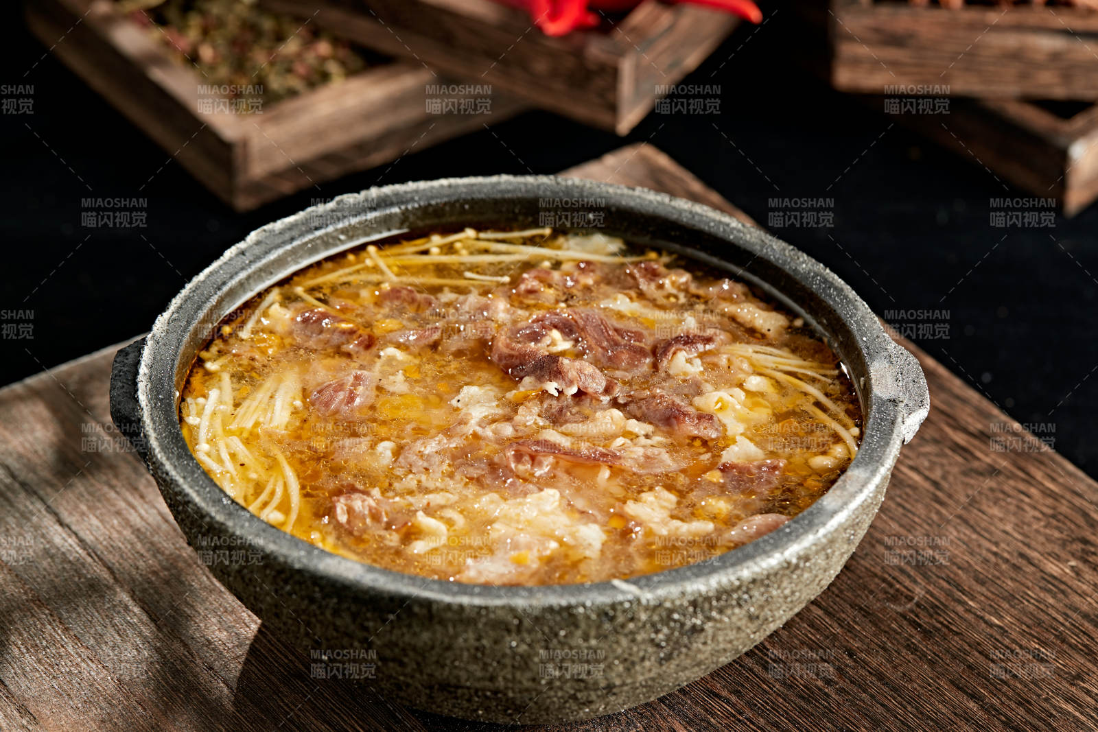 砂锅酸汤金针菇炖肥牛图片