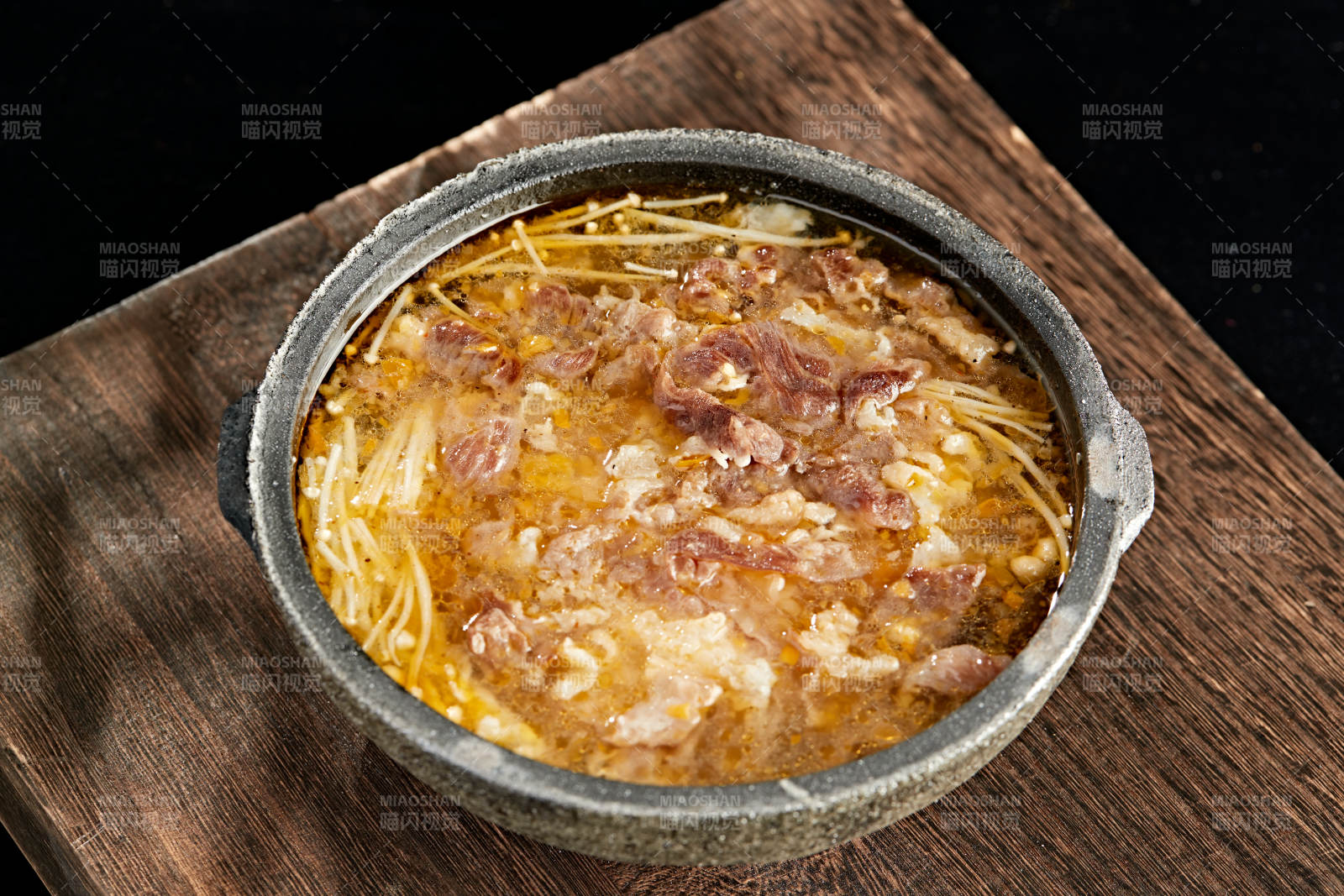 砂锅酸汤金针菇炖肥牛图片