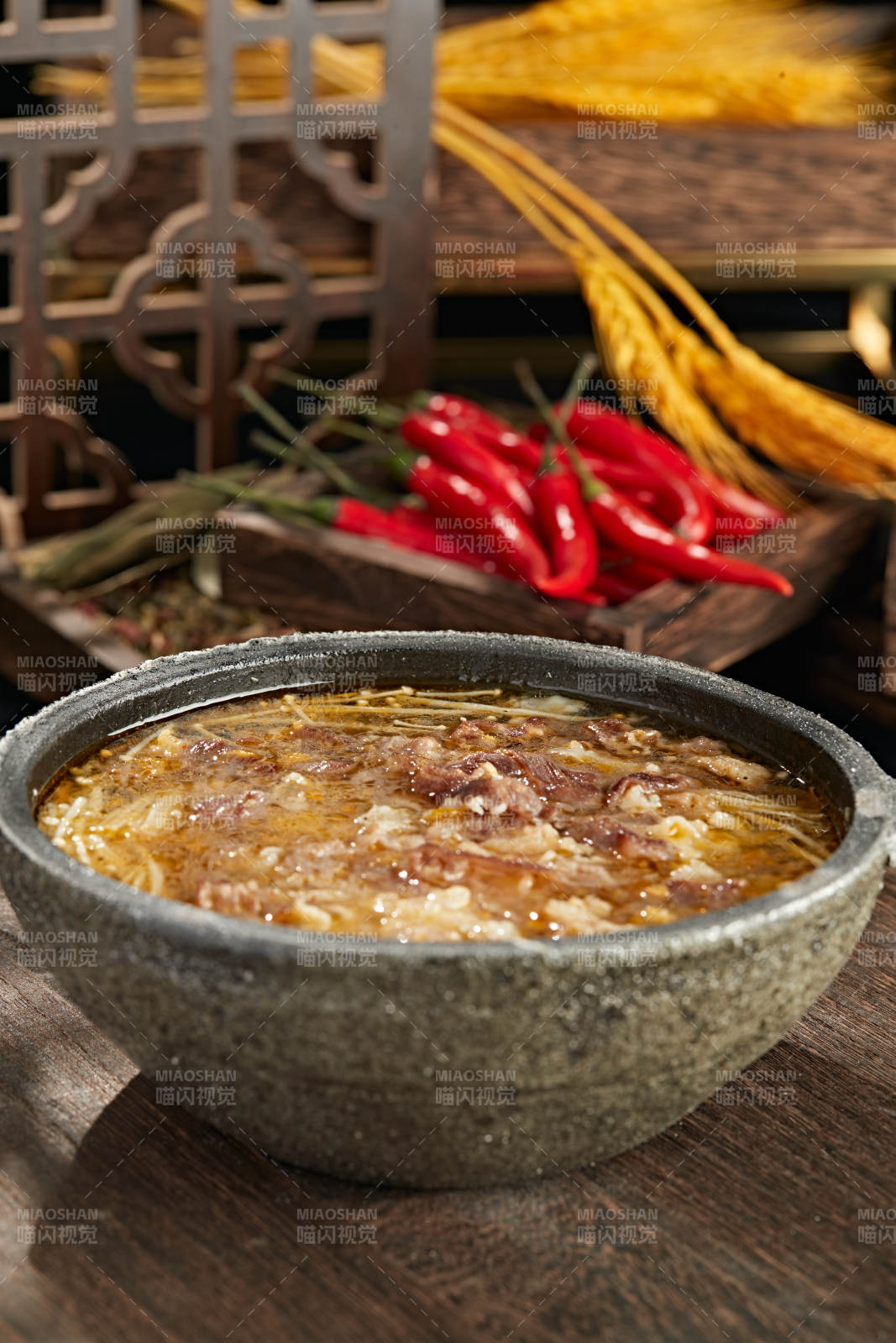 砂锅酸汤金针菇炖肥牛图片