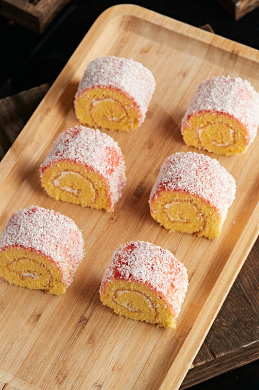 夹心奶油蛋糕卷图片