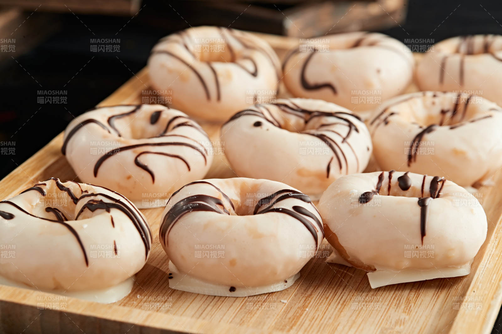 美味甜甜圈图片