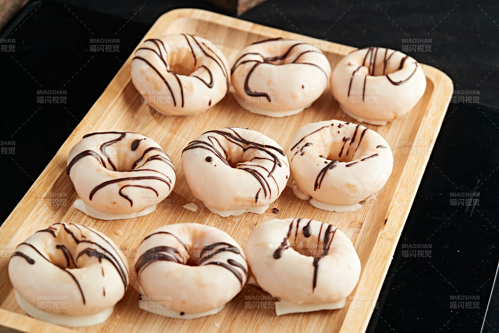 美味甜甜圈图片