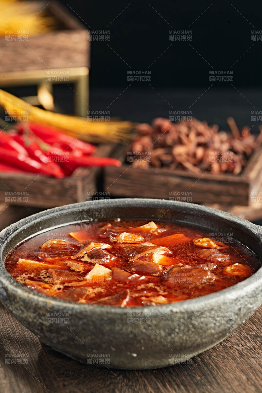 砂锅香辣肥肠图片