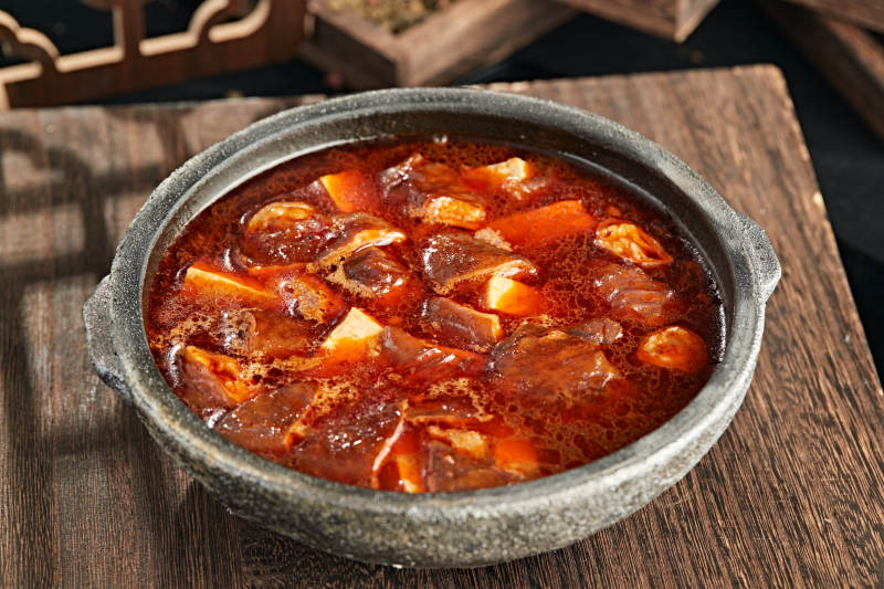 砂锅香辣肥肠图片