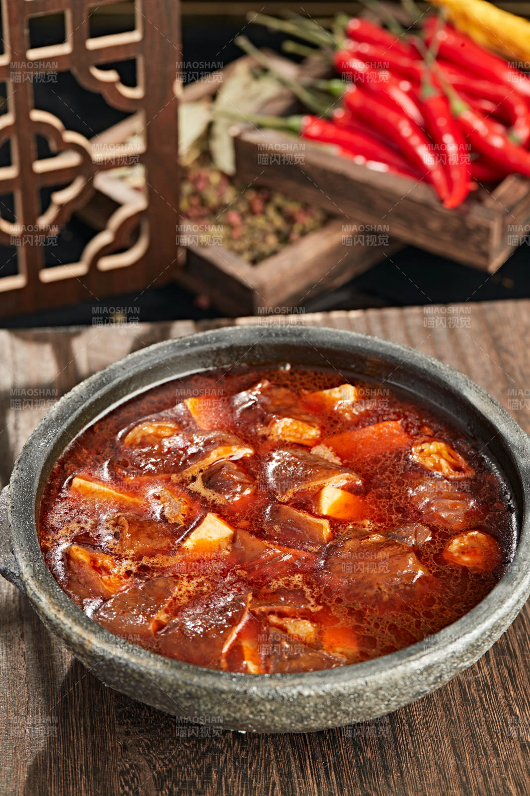 砂锅香辣肥肠图片