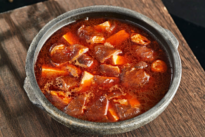 砂锅香辣肥肠图片