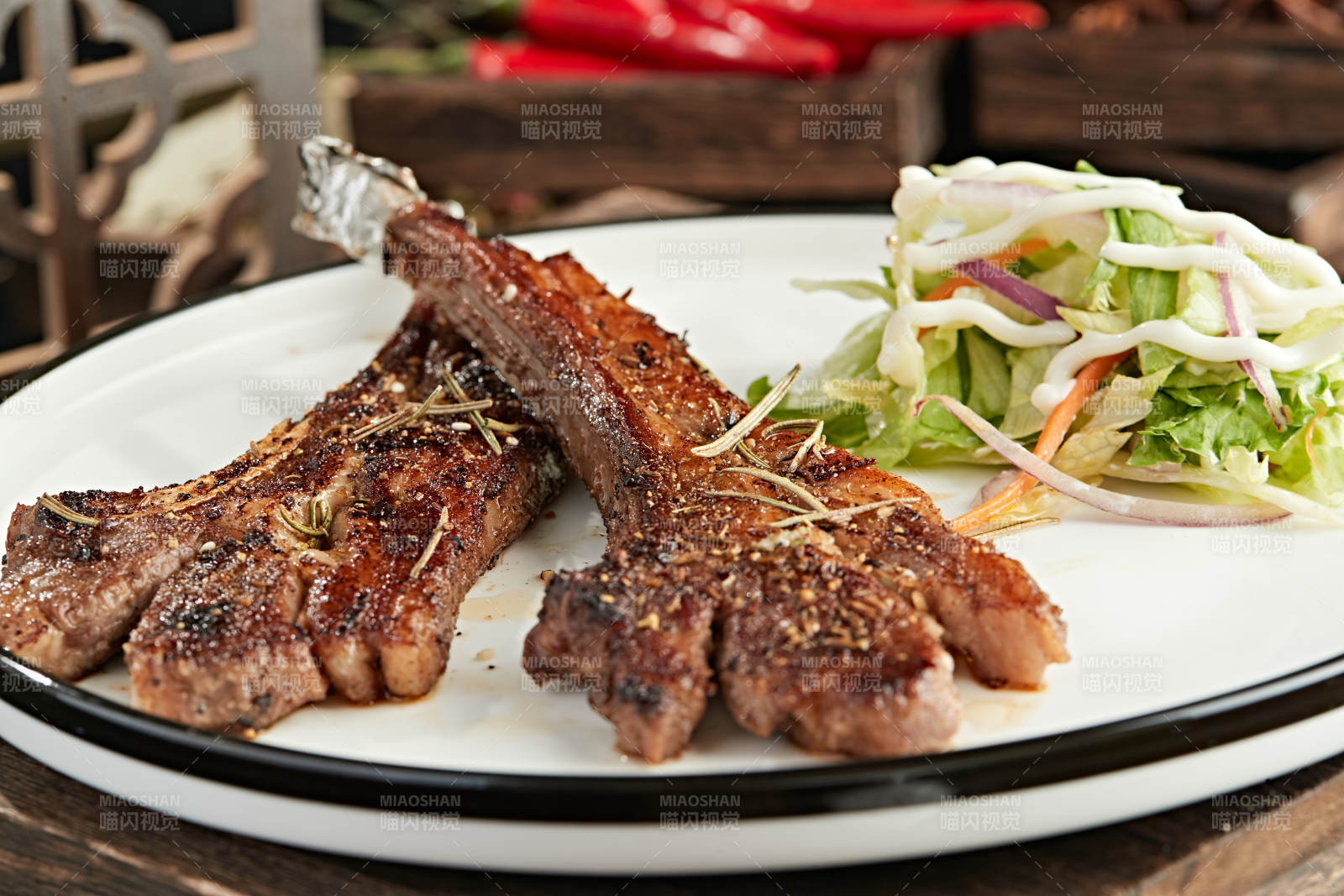 炭烤战斧羊排图片