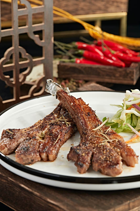 炭烤战斧羊排图片