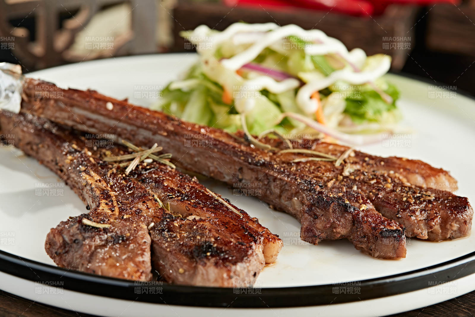炭烤战斧羊排图片
