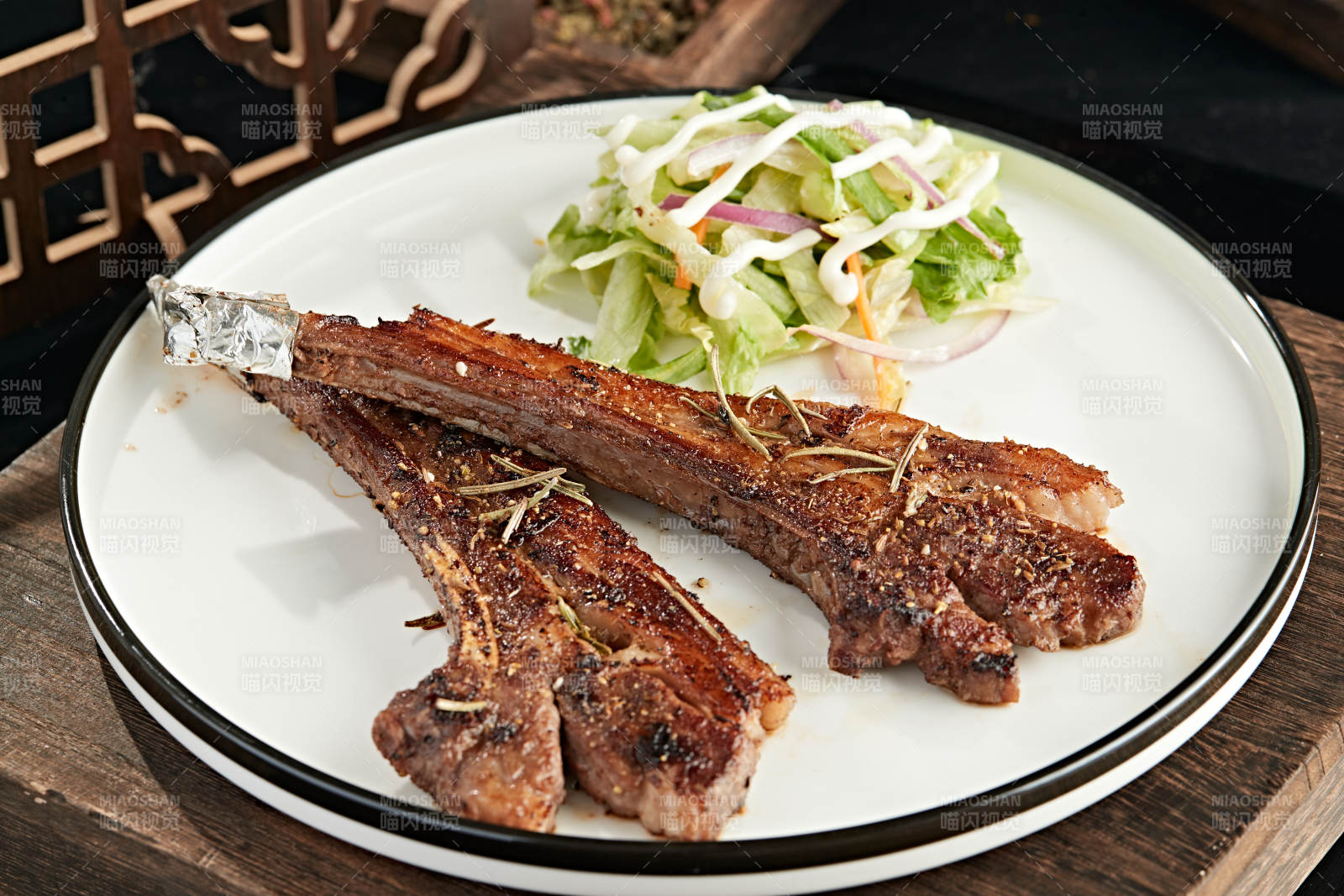 炭烤战斧羊排图片