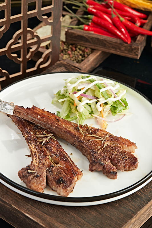 炭烤战斧羊排图片