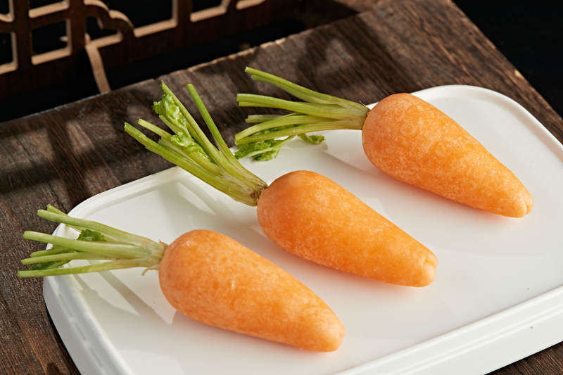 胡萝卜造型的猪肉包图片