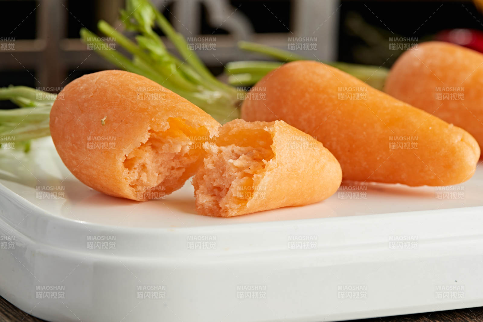 胡萝卜造型的猪肉包图片