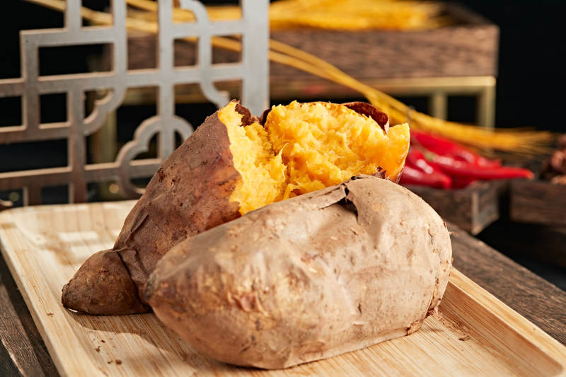 童年回忆小吃烤红薯图片