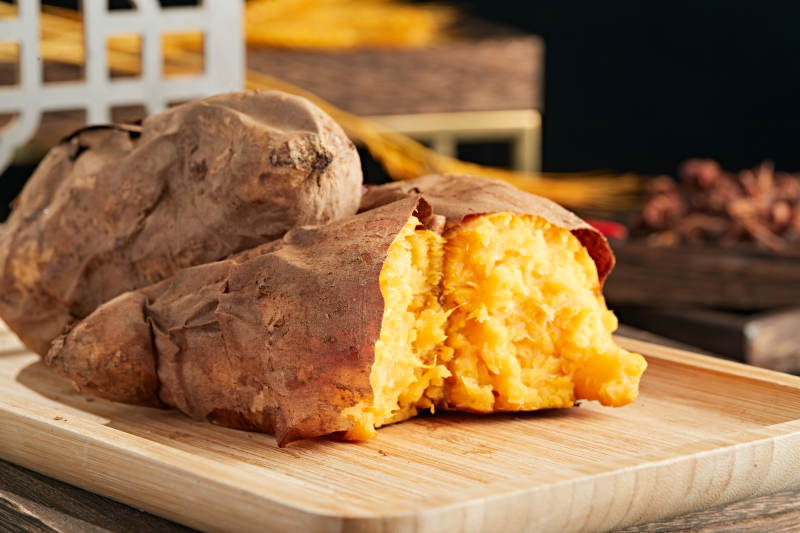 童年回忆小吃烤红薯图片