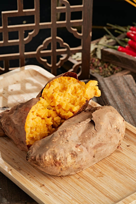 童年回忆小吃烤红薯图片