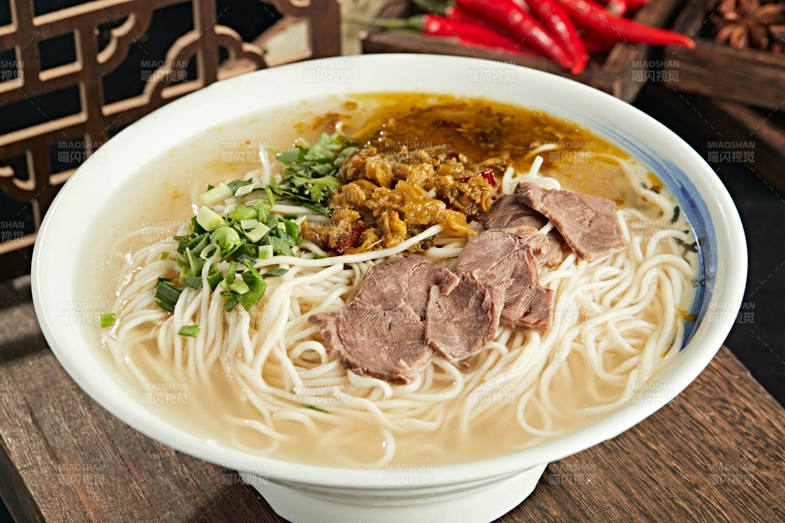 酸菜牛肉拉面图片