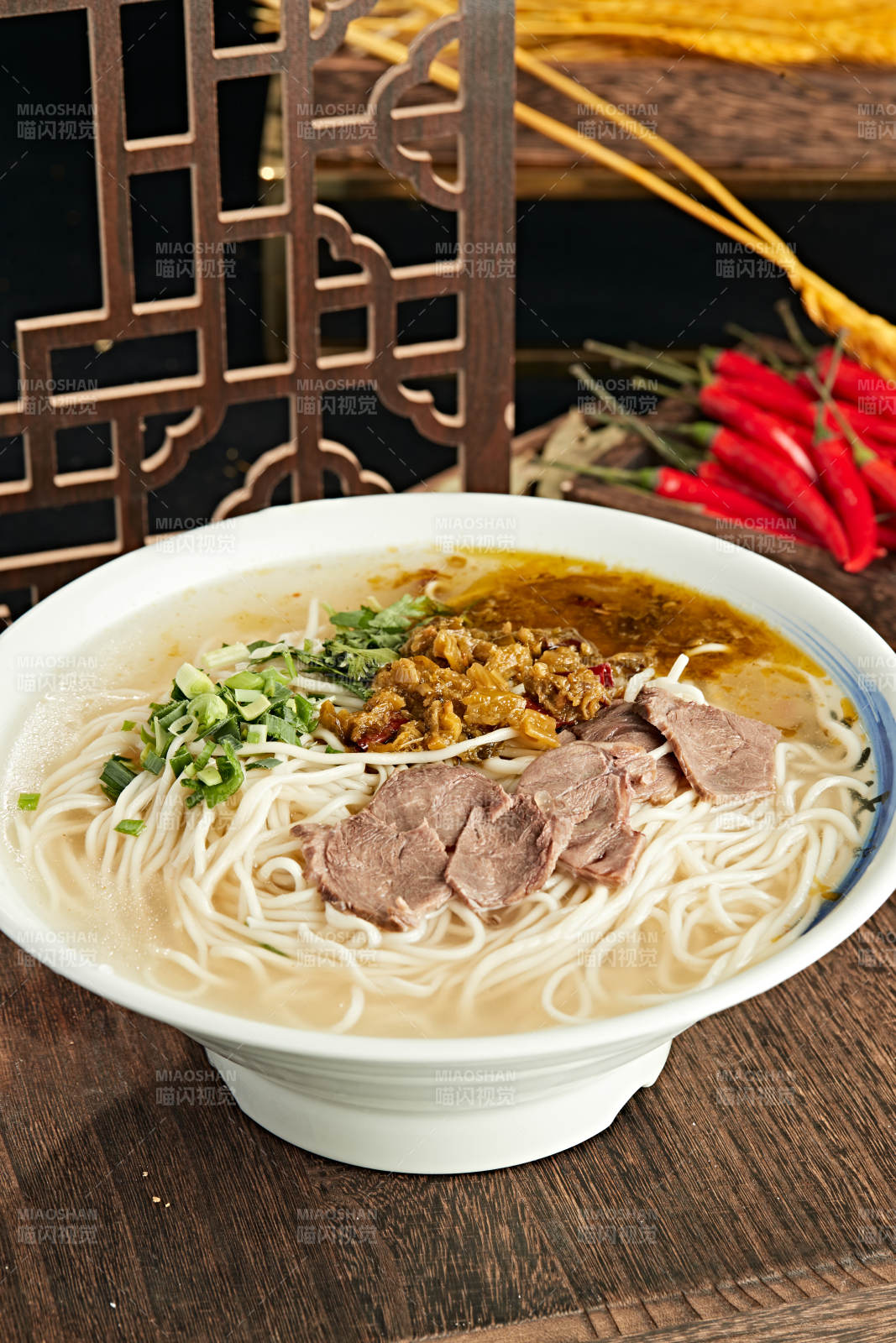 酸菜牛肉拉面图片