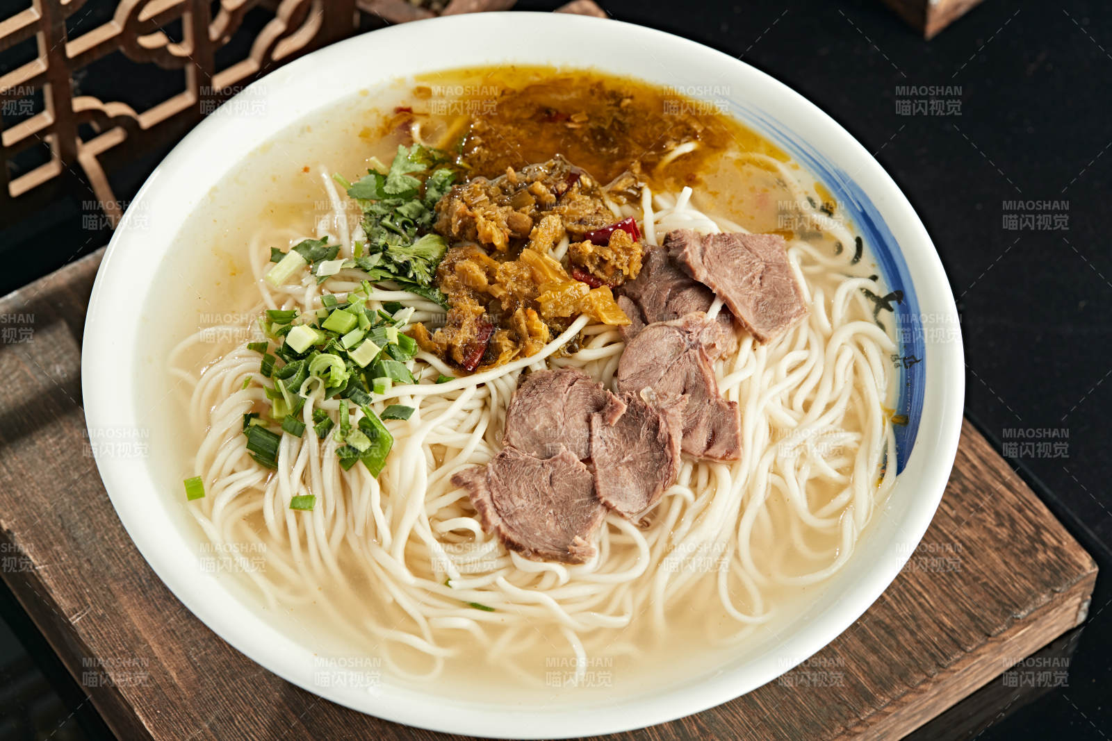 酸菜牛肉拉面图片