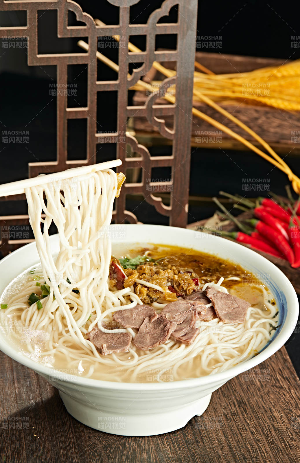 酸菜牛肉拉面图片