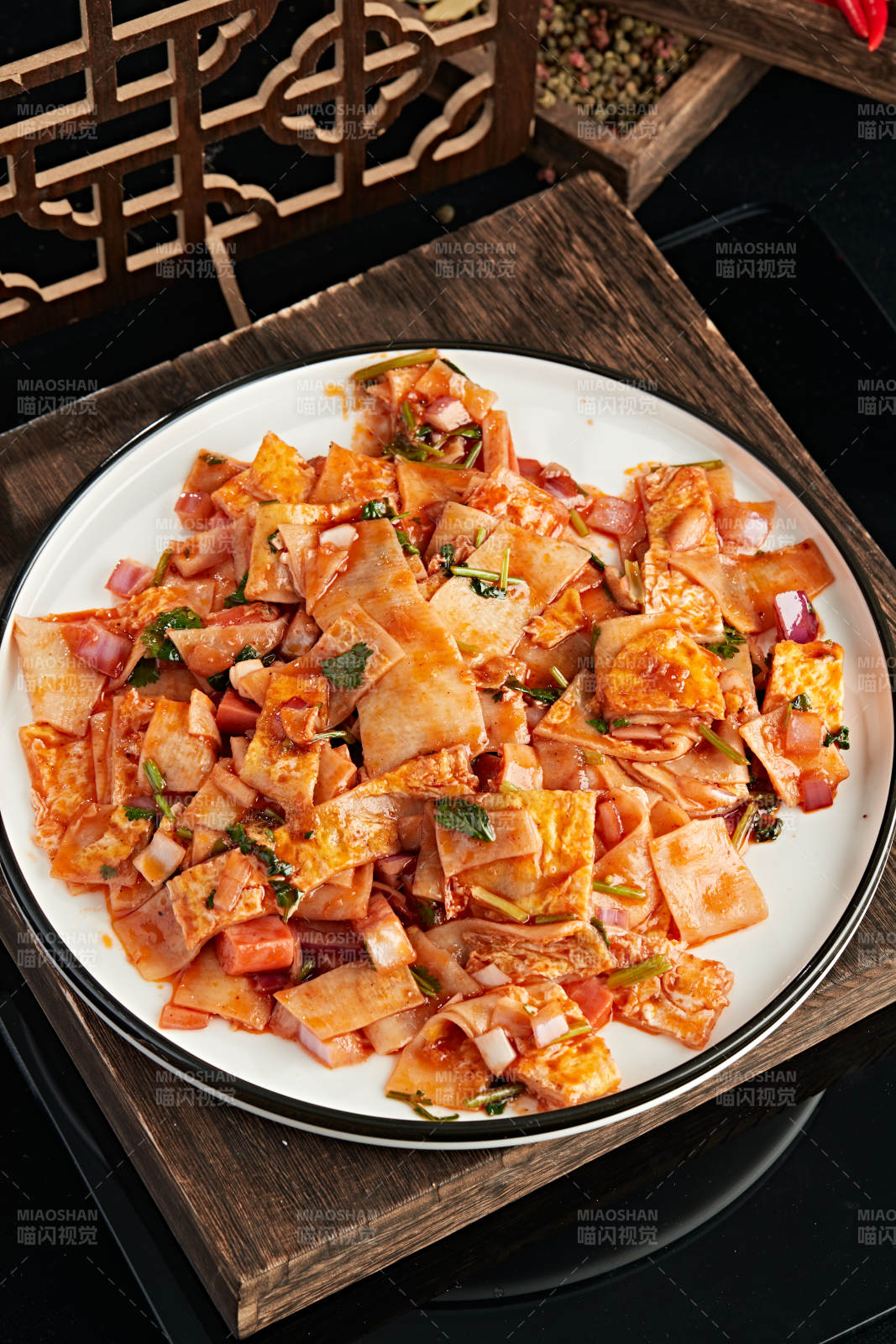 铁板东北烤冷面图片