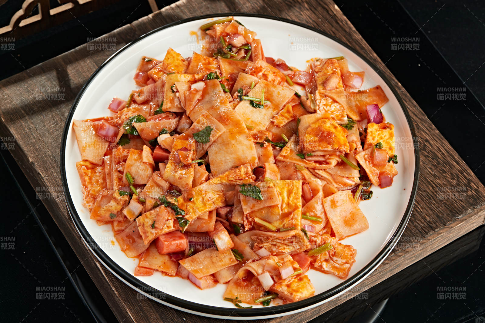 铁板东北烤冷面图片