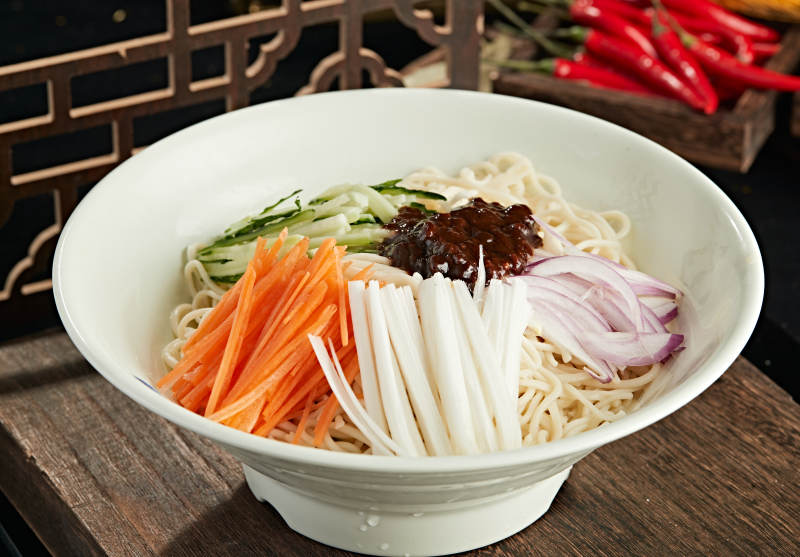 传统肉丁炸酱面图片