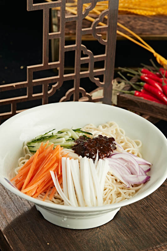 传统肉丁炸酱面图片