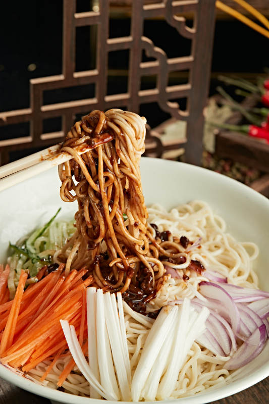 传统肉丁炸酱面图片