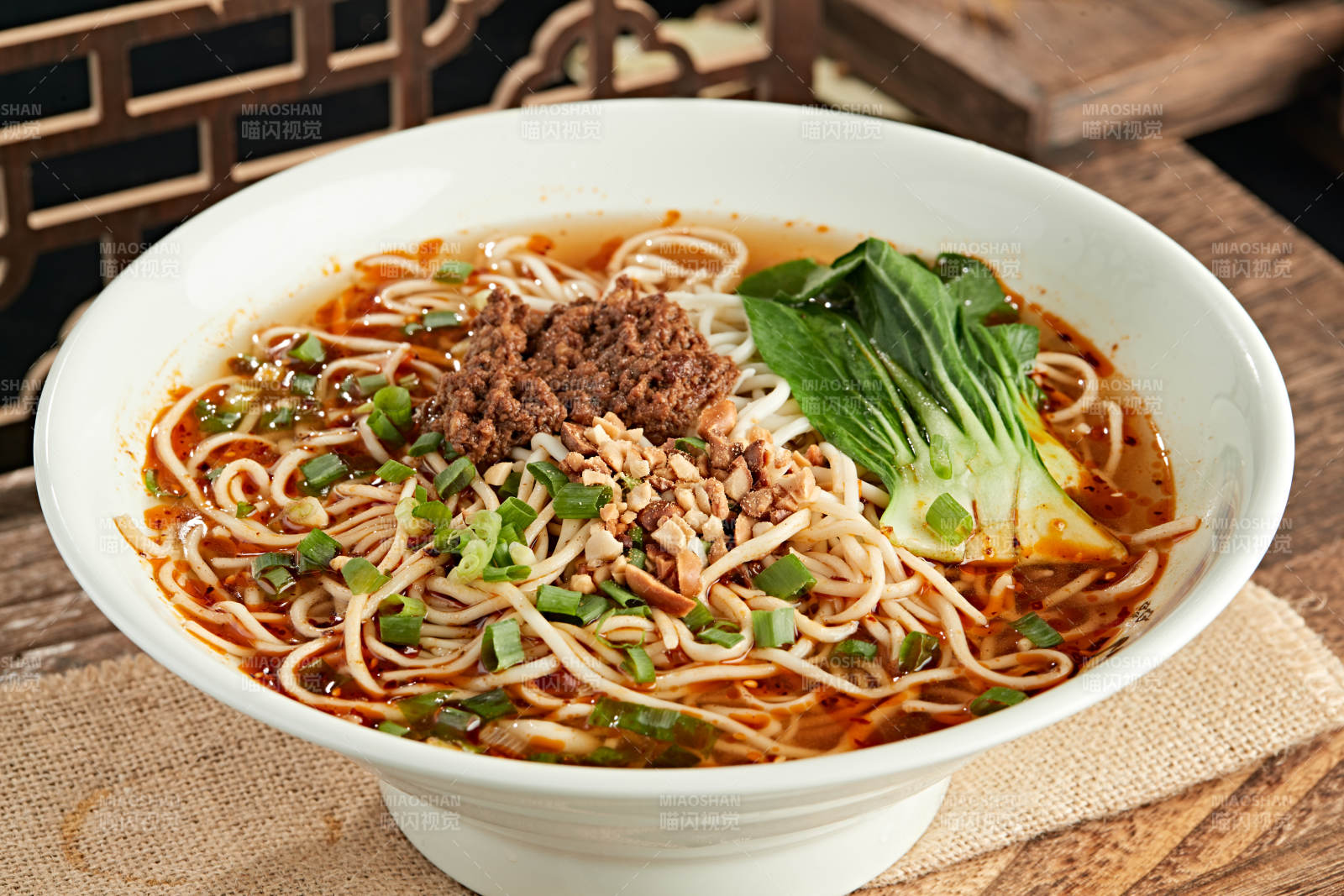 肉臊子红油拉面图片