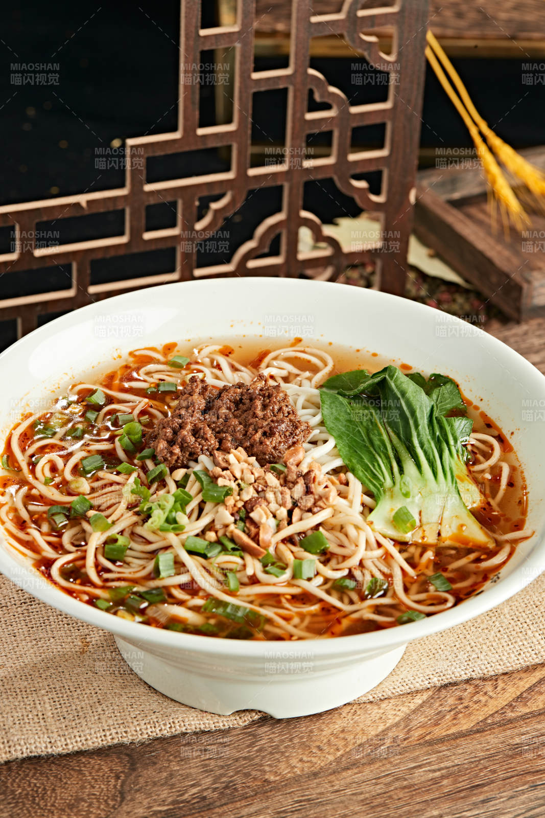 肉臊子红油拉面图片