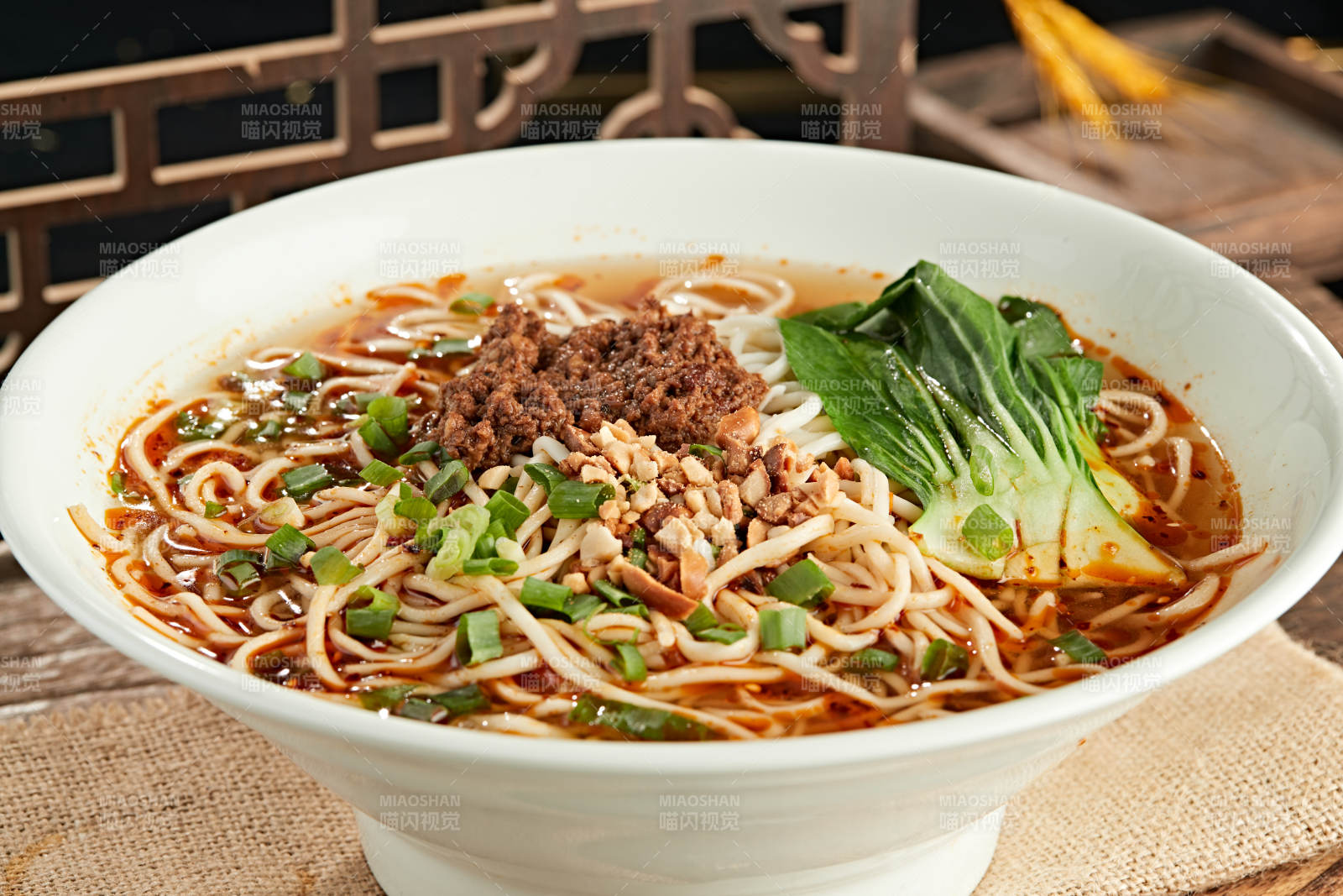 肉臊子红油拉面图片