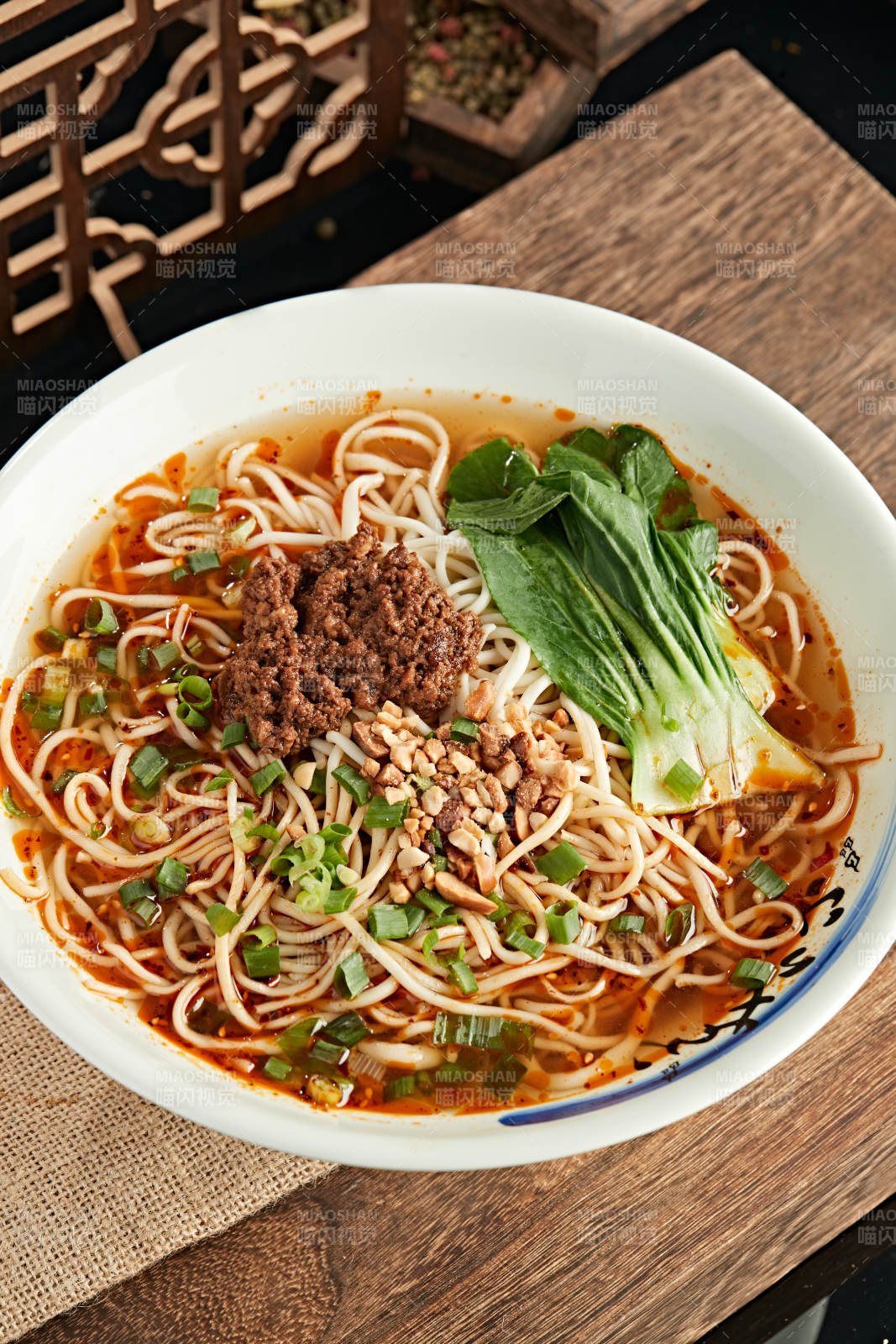 肉臊子红油拉面图片