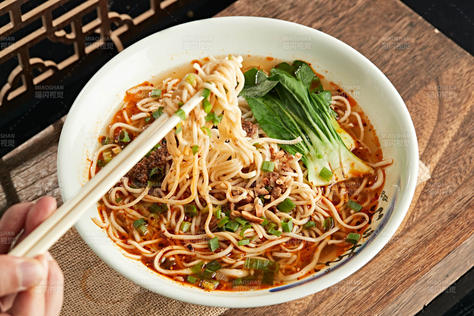 肉臊子红油拉面图片