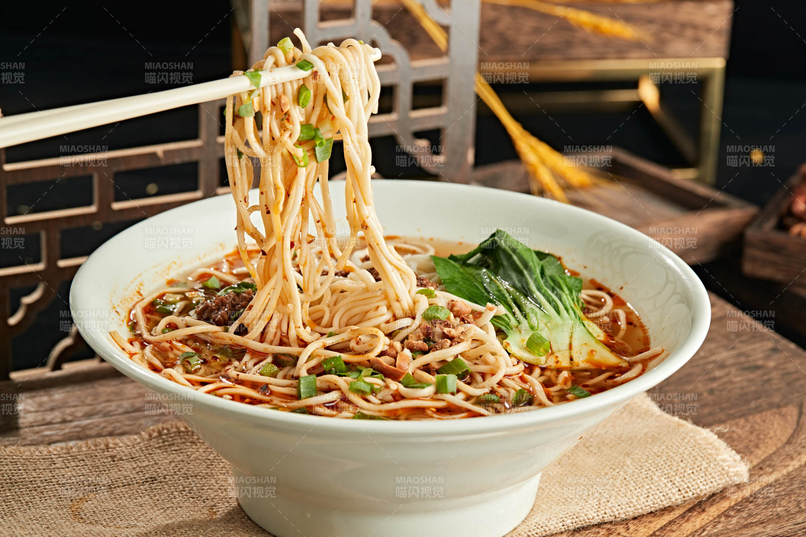 肉臊子红油拉面图片