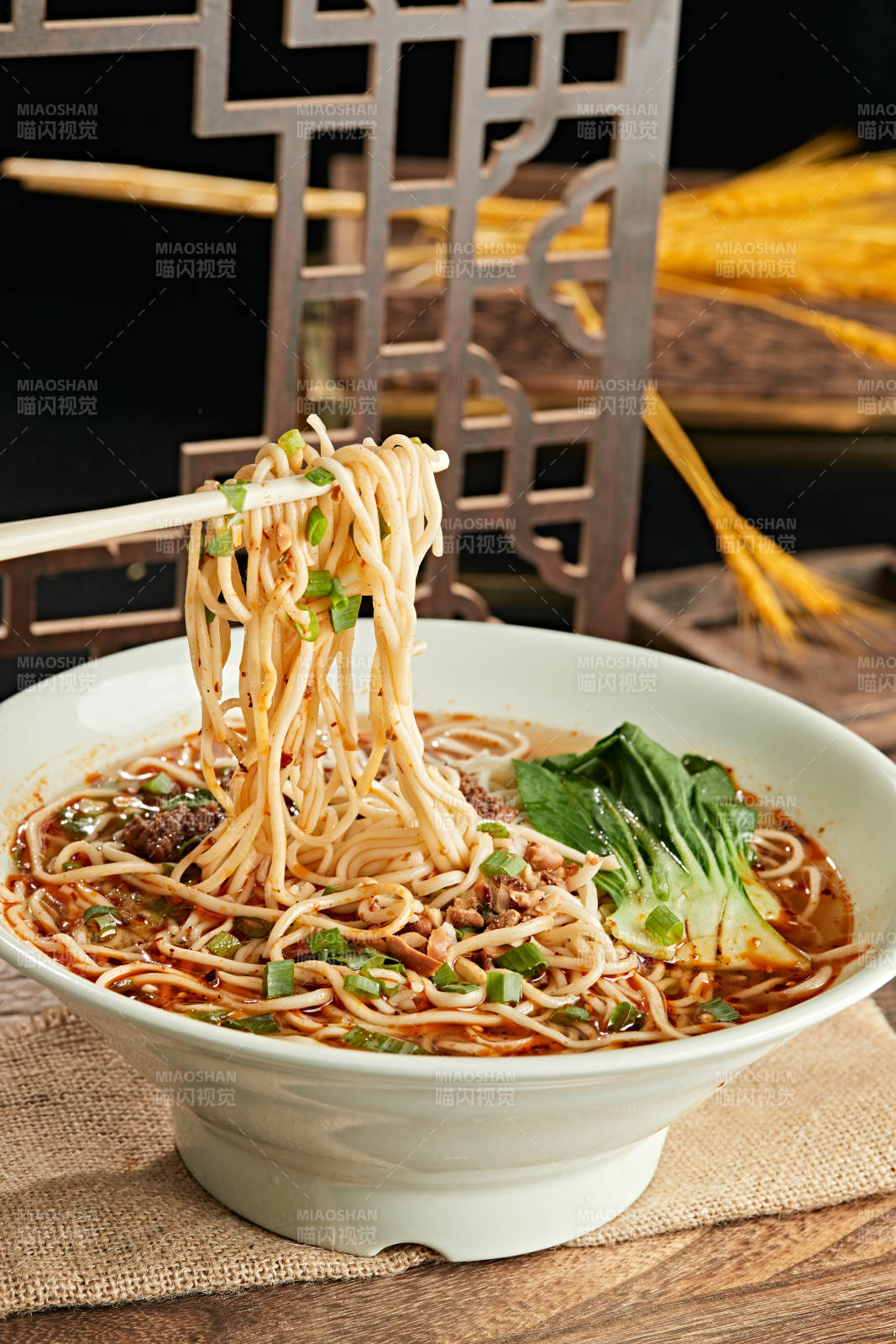 肉臊子红油拉面图片