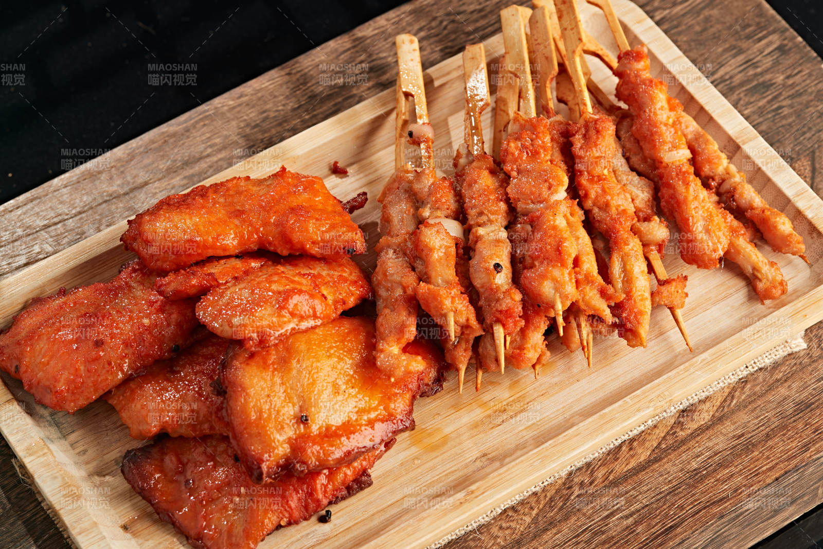 炸鸡胸肉骨肉相连拼图片