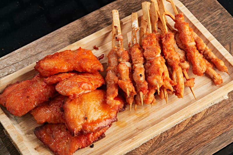 炸鸡胸肉骨肉相连拼图片